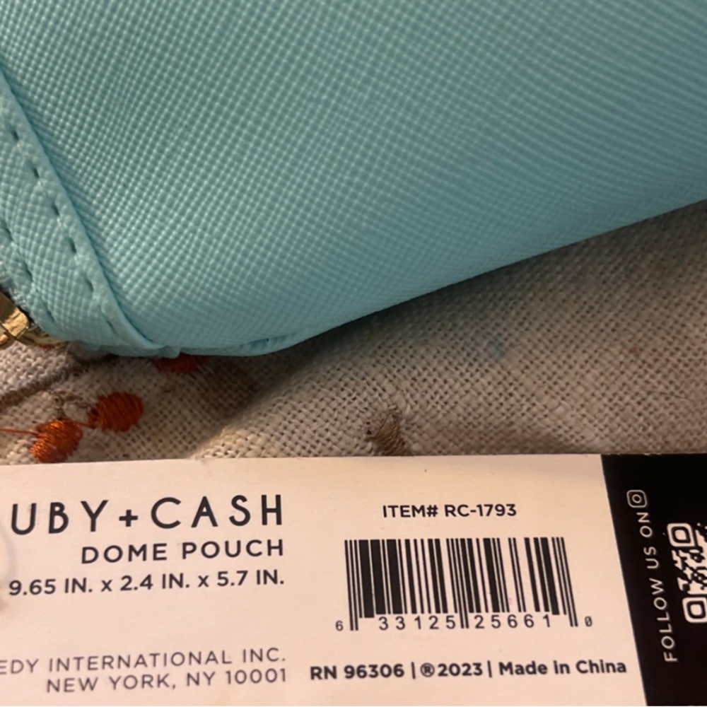 Ruby + Cash Barbi-inspired Cosmetic Bag - new with tags - Picture 3 of 5